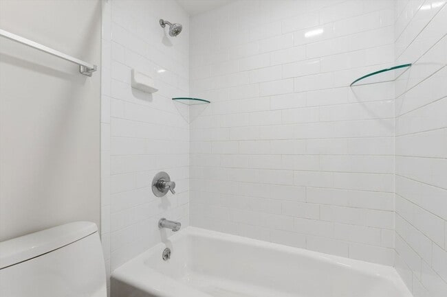 Building Photo - Completely Renovated 3 Bedroom Condo in the Wimbledon NOW AVAILABLE !