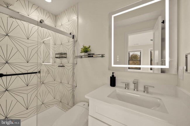 Building Photo - 4913 Sherier Pl NW