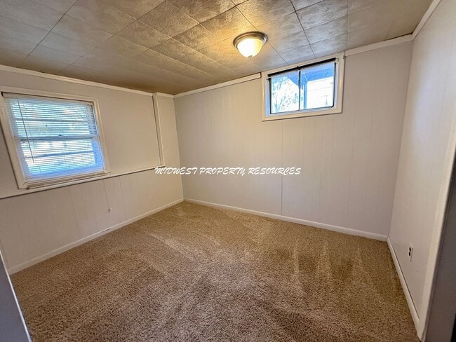 Building Photo - 4 Bedroom Home Near Downtown Lee’s Summit