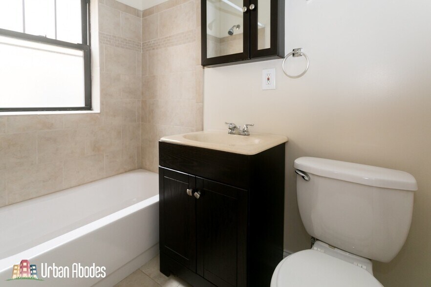 Building Photo - 2844 N Orchard St