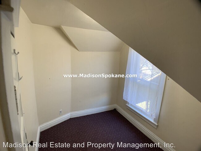 Building Photo - 1215 W Spofford Ave