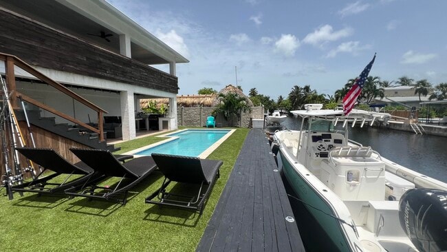 Building Photo - 1623 Venetian Dr