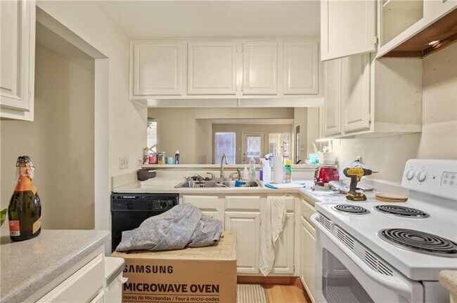 Building Photo - Croix #228