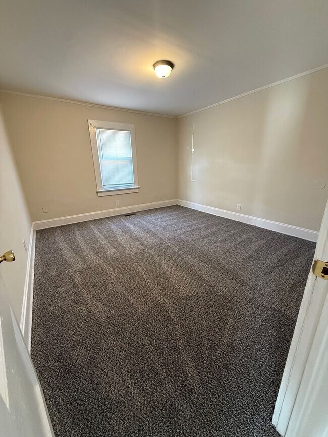 Building Photo - Duplex on Higgs St