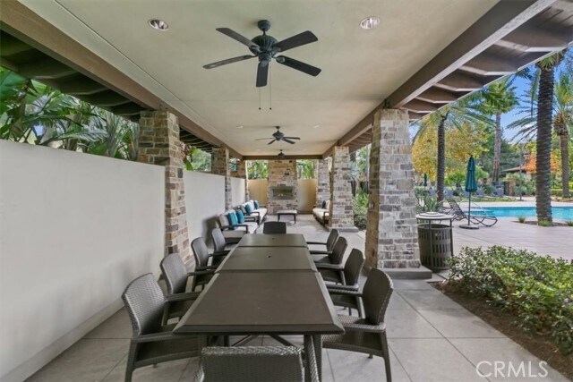 Building Photo - 55 Fuchsia