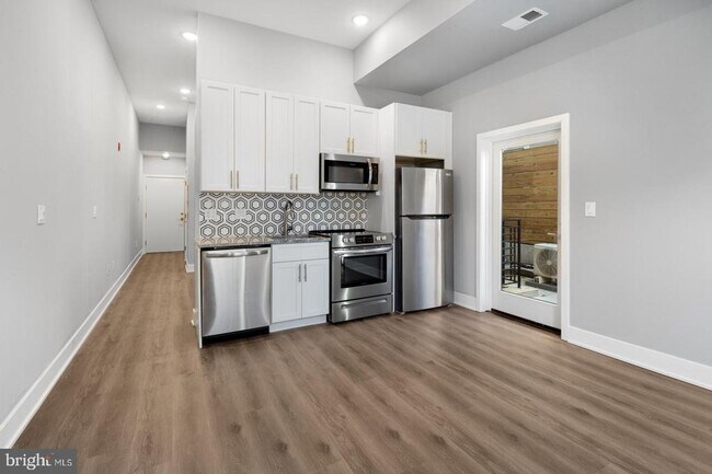 Building Photo - 2119 N Front St