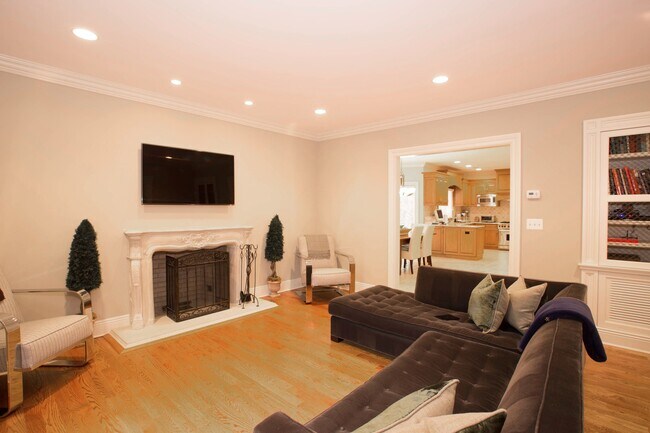 Building Photo - 146 Palisades Ave