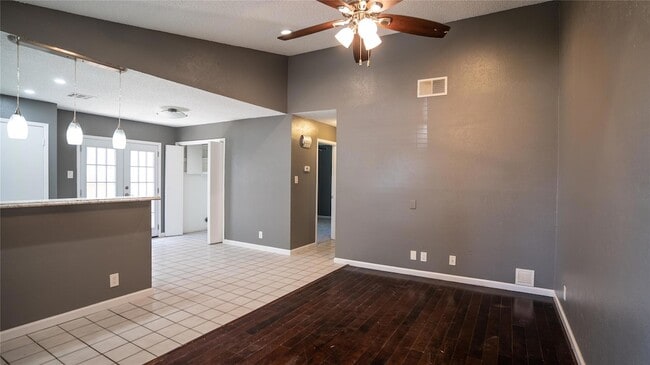 Building Photo - 10606 Topperwein Dr