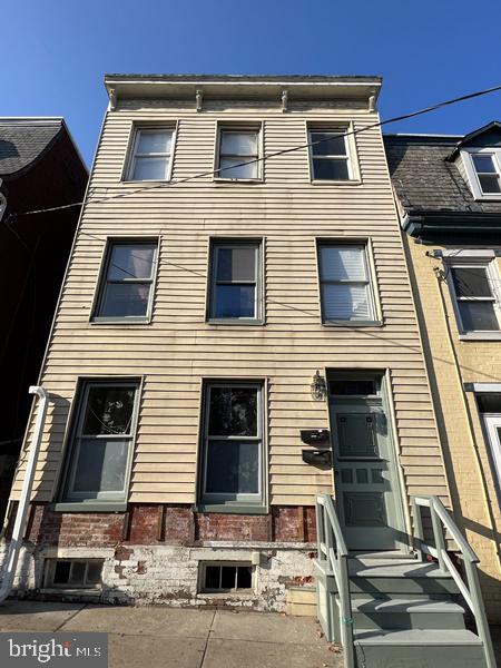 Primary Photo - 138 S Queen St