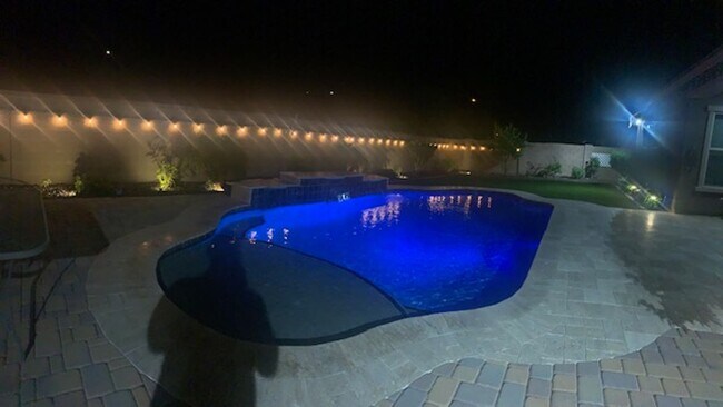 Building Photo - Gorgeous 5 Bed 3.5 Bath 3 Car garage home with private pool + SOLAR in gated community in Peoria