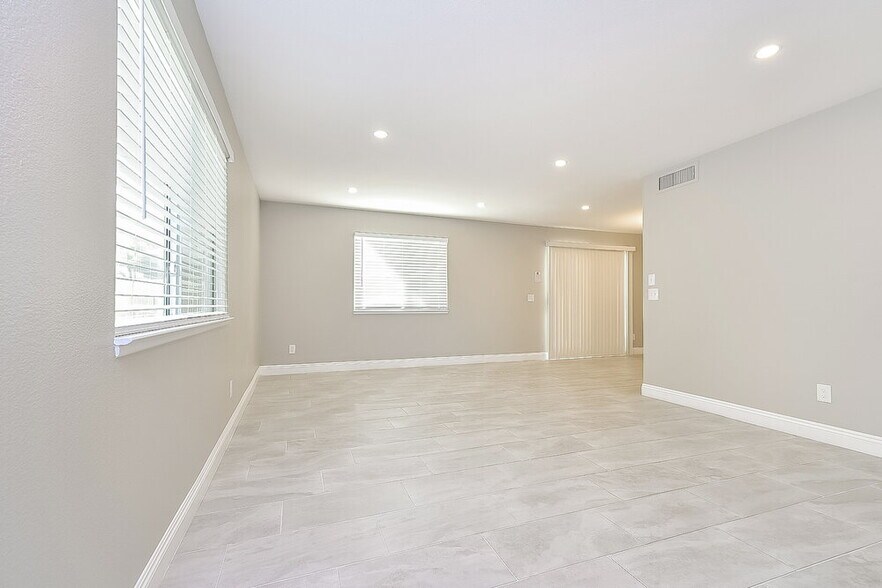 Building Photo - 7517 Maiden Run Ave