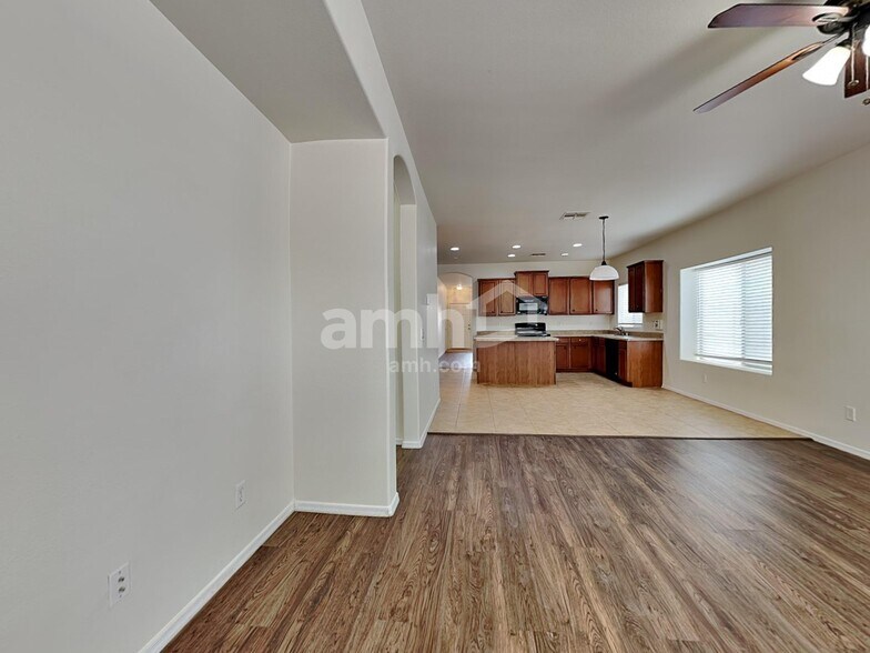 Building Photo - 14610 W Acapulco Ln