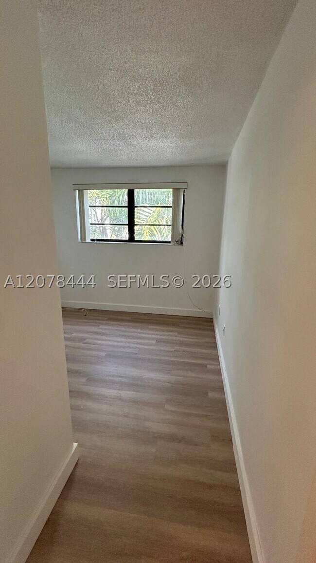 Building Photo - 1673 Bay 405 Bay