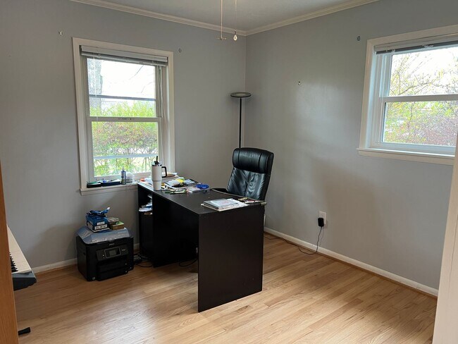 Building Photo - Spacious Home in McBryde Village next to V...