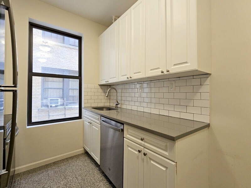 Building Photo - 652 W 163rd St