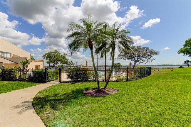 Building Photo - 90 S Highland Ave