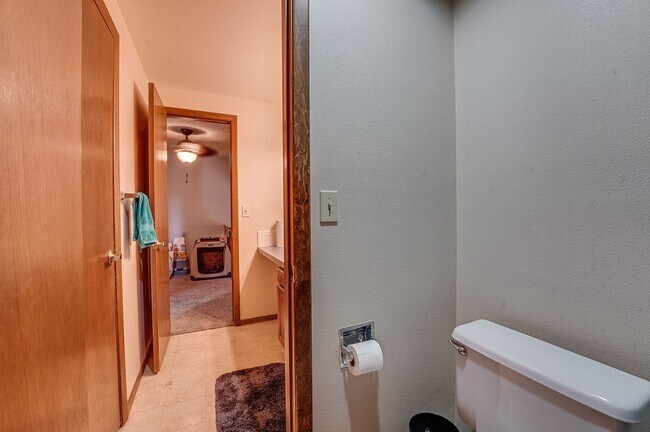 Building Photo - 3 bed, 2 bath Tri-Level in Brown Farm Subdivision