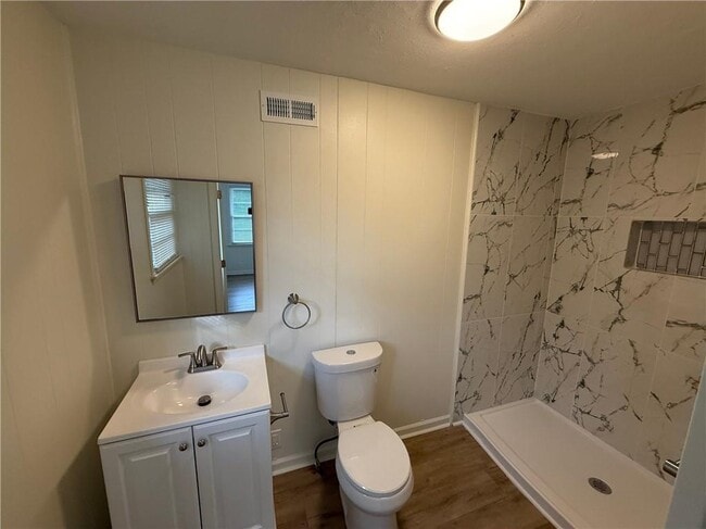Building Photo - 3127 Latona Dr SW
