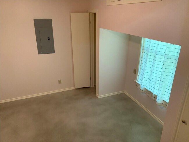 Building Photo - 4428 Gillis St