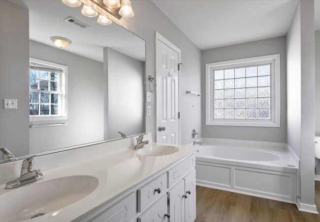 Building Photo - NEWLY RENOVATED 4 BEDROOM HOME IN ASHBROOK
