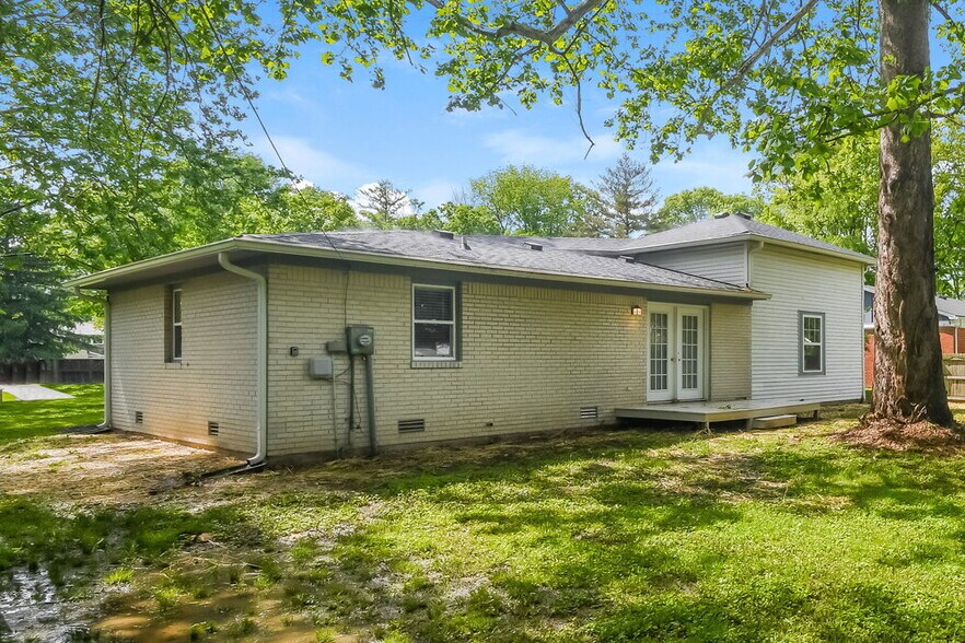 Building Photo - 4829 Lincoln Rd