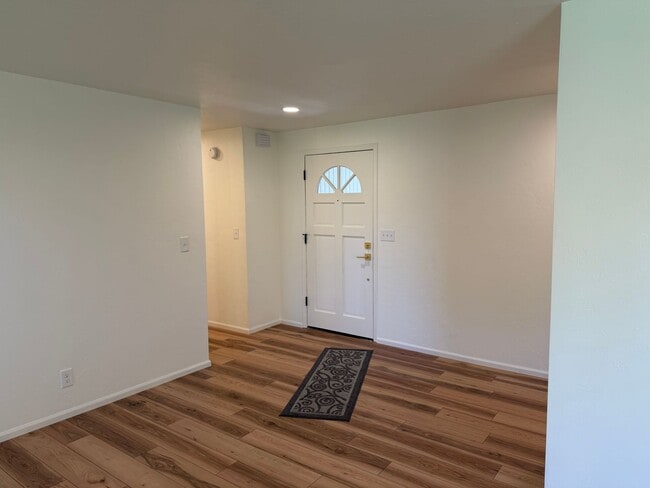 Building Photo - Updated 3 bedroom 2 bath home in a great neighborhood!