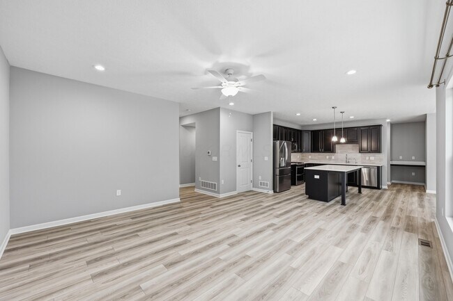 Building Photo - 5749 Shadowfair Ln