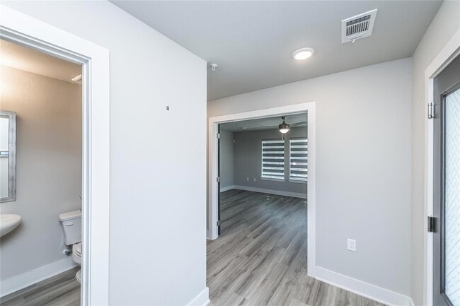 Building Photo - 3301 Wynwood Dr