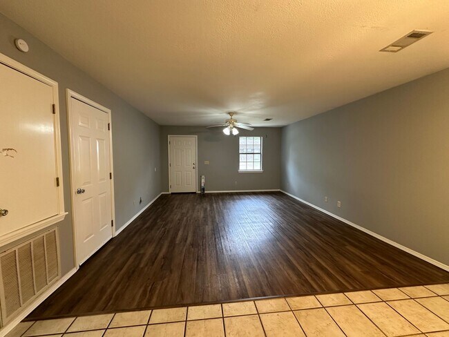 Building Photo - 303 Holly St