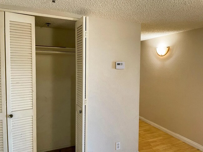 Building Photo - 5985 Dandridge Ln