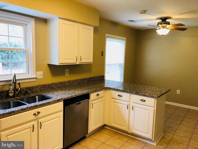 Building Photo - 15860 Montview Dr