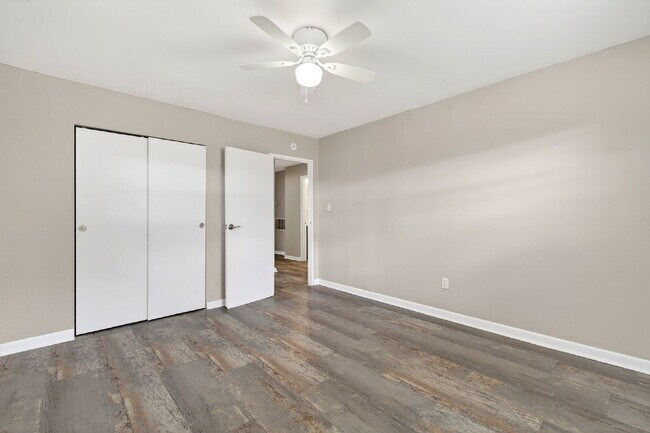 Building Photo - 2831 Hyannis Dr