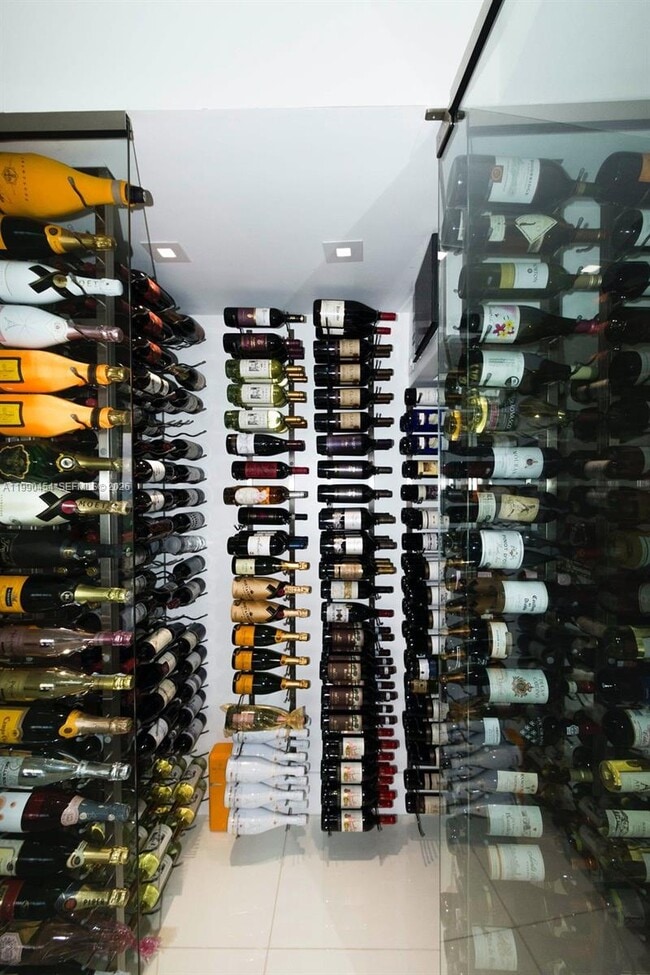 Building Photo - 16275 Collins Ave