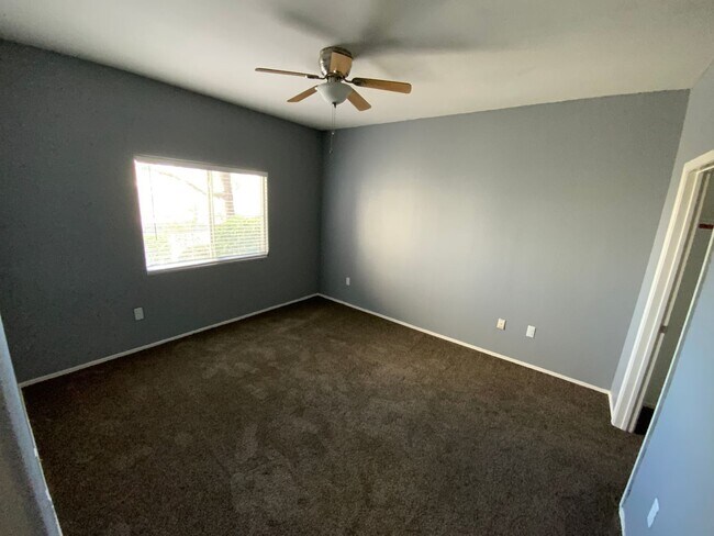 Building Photo - Summerlin  2 Bed / 2 Bath Ground floor Condo w/Fireplace