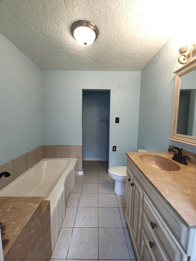 Building Photo - 65 Hooks Rd