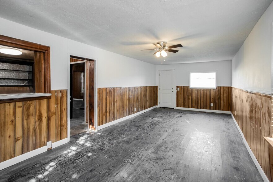 Building Photo - 2110 Brown Ave