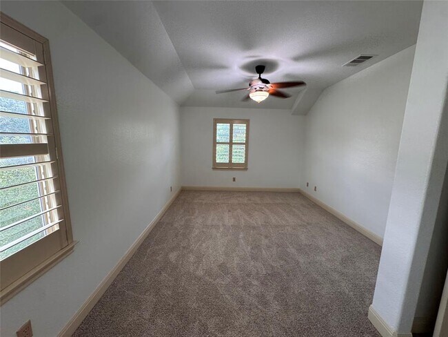 Building Photo - 206 Varco Dr