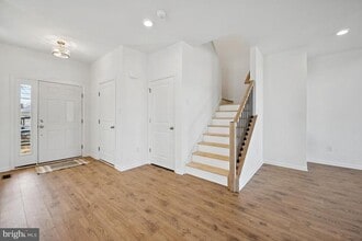 Building Photo - 724 Northwood Ave