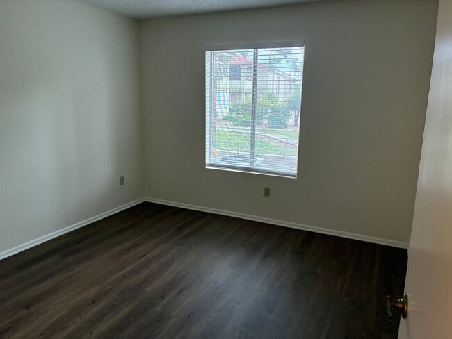 Building Photo - Move In Special**COMFY 2 BEDROOM/2 FULL BATHROOM CONDO IN PHOENIX (48TH STREET & ELLIOT)**
