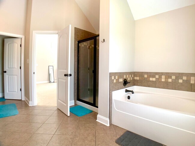 Building Photo - 2925 McManus Cir