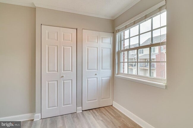 Building Photo - 1708 W Abingdon Dr