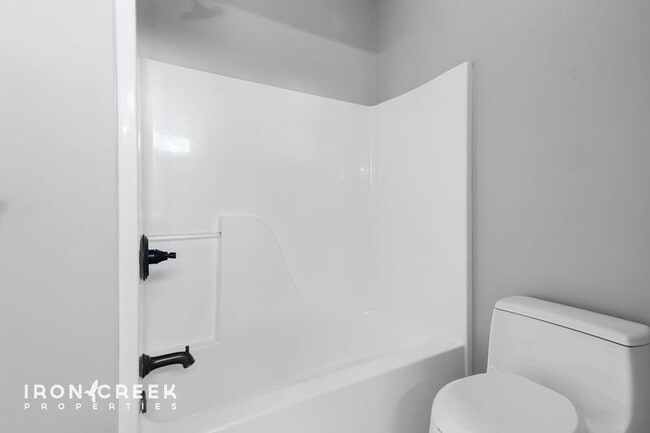 Building Photo - 1904 Bearberry Ln