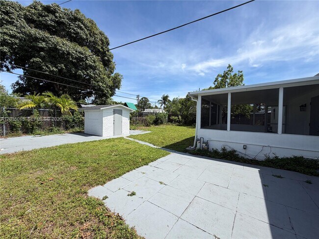 Building Photo - 1740 SW 47th Ave