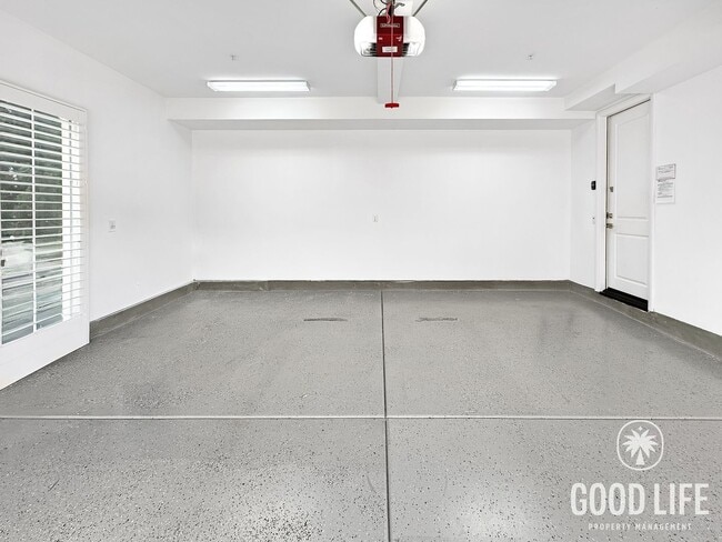 Building Photo - Stunning 3Bd/3.5Ba Home in Irvine w/Large Patio, Modern Design and 2 Master Suites!