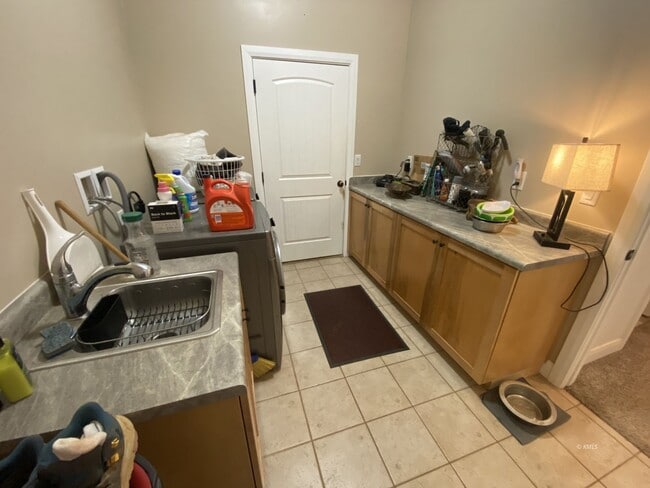 Building Photo - 463 Deadwood Dr