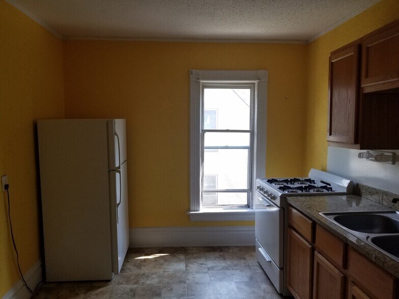 Building Photo - 161 Union Ave NE