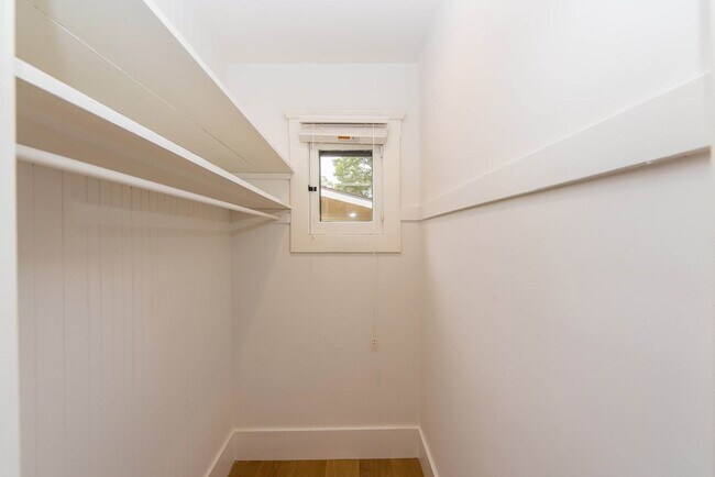 Building Photo - 306 N Shaffer St