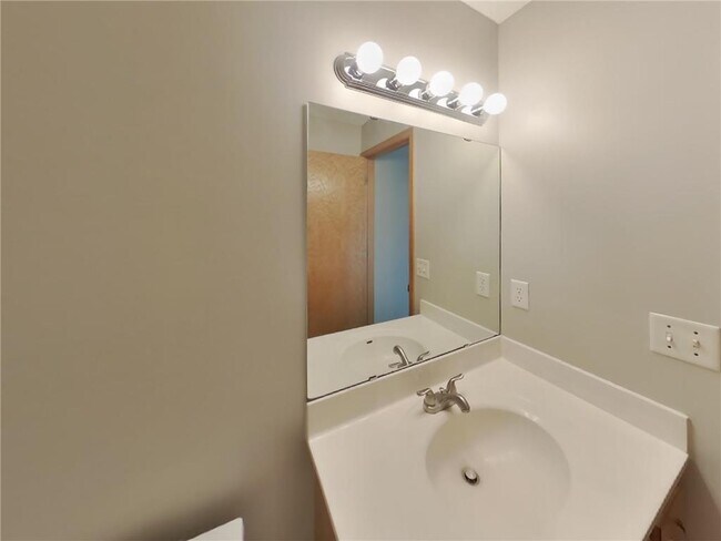 Building Photo - 3649 Kahler Dr NE
