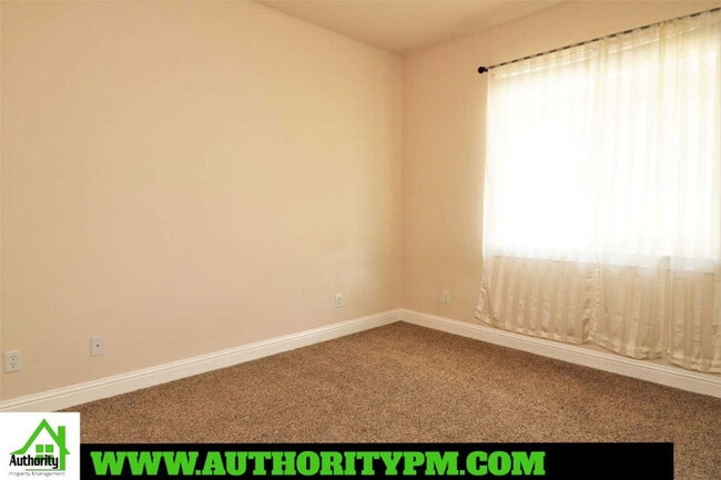 Building Photo - 997 Rollingview Dr