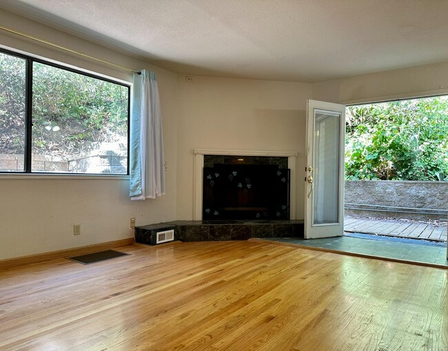 Primary Photo - 3038 Canyon Rd